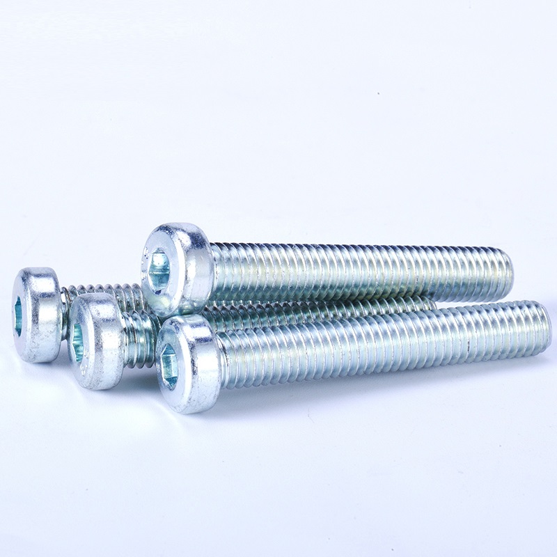 O zinco azul branco galvanizado de a&ccedil;o de grande resist&ecirc;ncia chapeou a baixa cabe&ccedil;a DIN7984 encanta os parafusos de soquete
